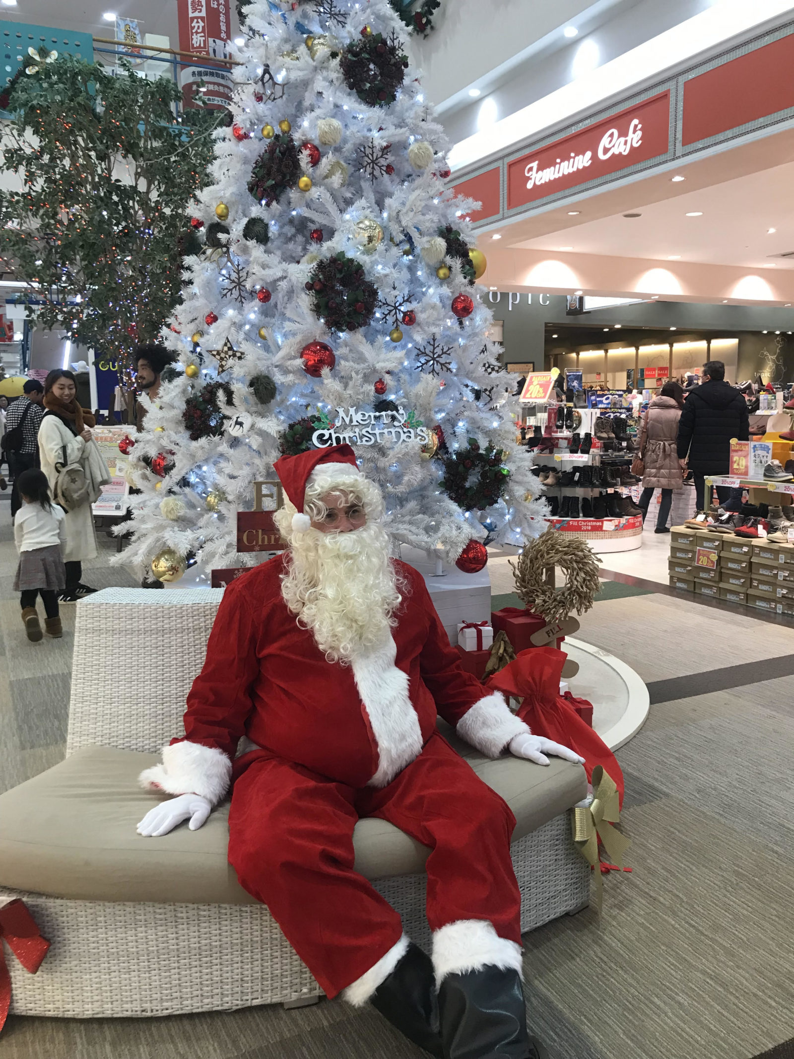 湘南エリアの商業施設でのクリスマスイベント。サンタとの写真撮影会